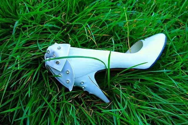 CHAUSSURES et BOTTES OCCASIONS POUR LES FEMMES et FILLES