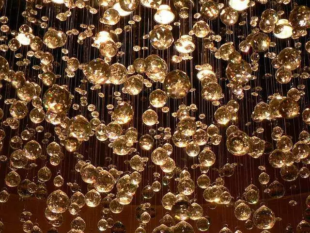 LINGE, ART DE LA TABLE, LUMINAIRES, etc. OCCASION